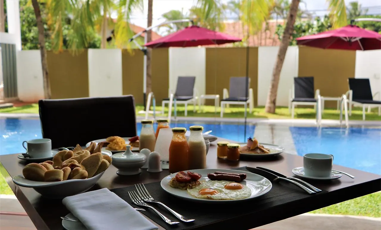 Hotel Daffodils Beach Negombo