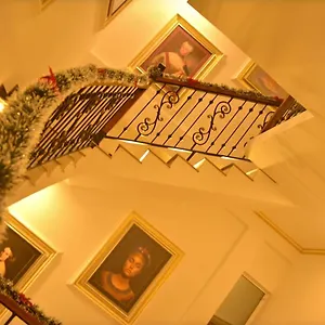 Отель New Queen's Palace